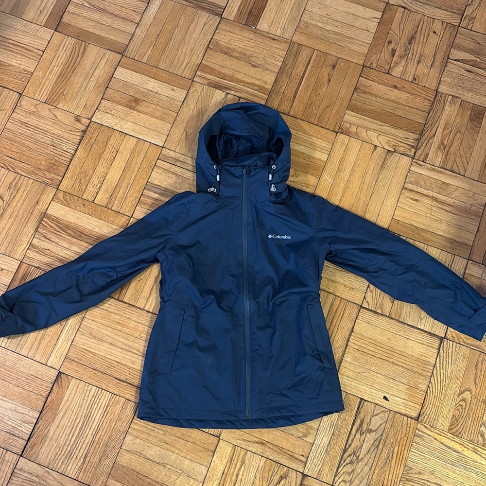 Women’s Columbia Omnitech rain jacket - size medium, navy